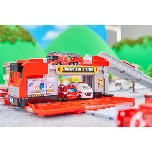 Tomica Vehicle Town Transforming Ladder Fire Truck With Diecast