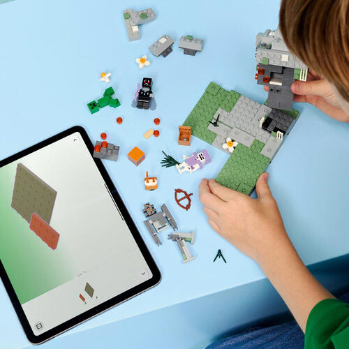 LEGO Minecraft The Pale Garden 21586