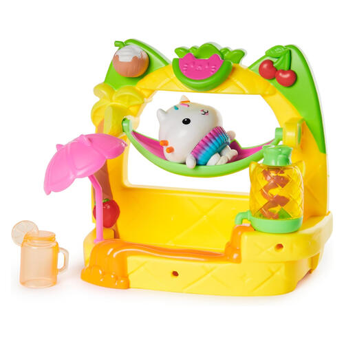 Gabby's Dollhouse, Cakey&rsquo;s Fruit Smoothie Balcony Playset, 8-Pcs with Toy Figures, Doll&rsquo;s House Accessories and Sensory Play