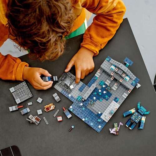 LEGO Minecraft The Deep Dark Battle 21246 | Toys