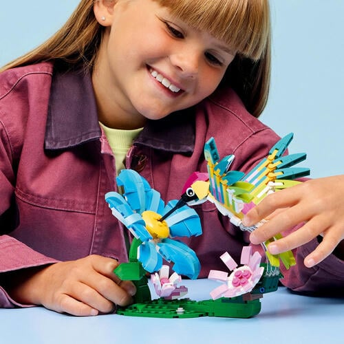 LEGO Creator Wild Animals: Colorful Hummingbird 31384