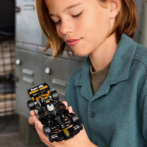 LEGO Speed Champions APXGP Team Race Car from F1 The Movie 77252